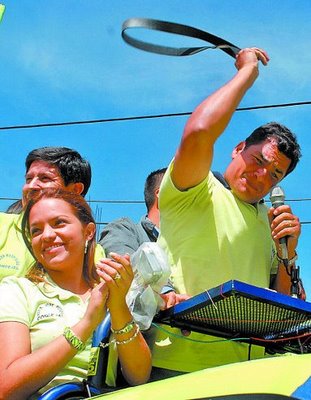 Rafael Correa svingar bältet mot "politikerklassen".